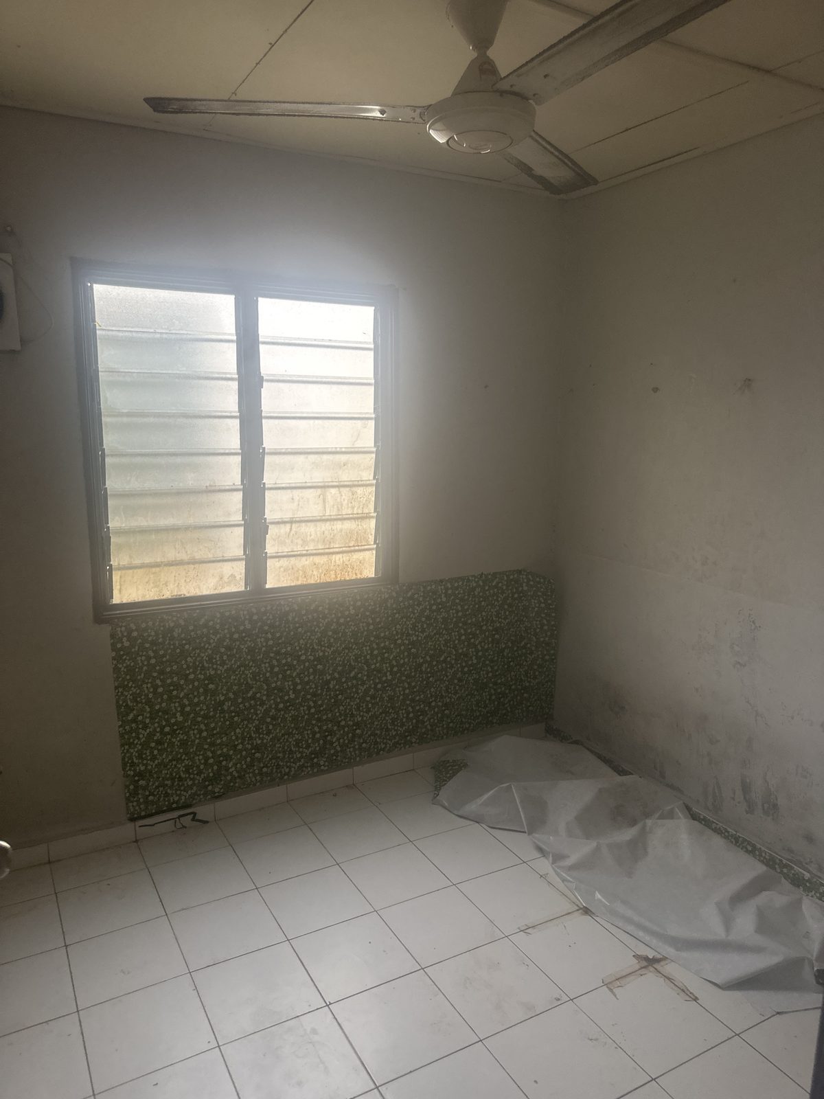 Dalam bilik sewa di House 151, Senai