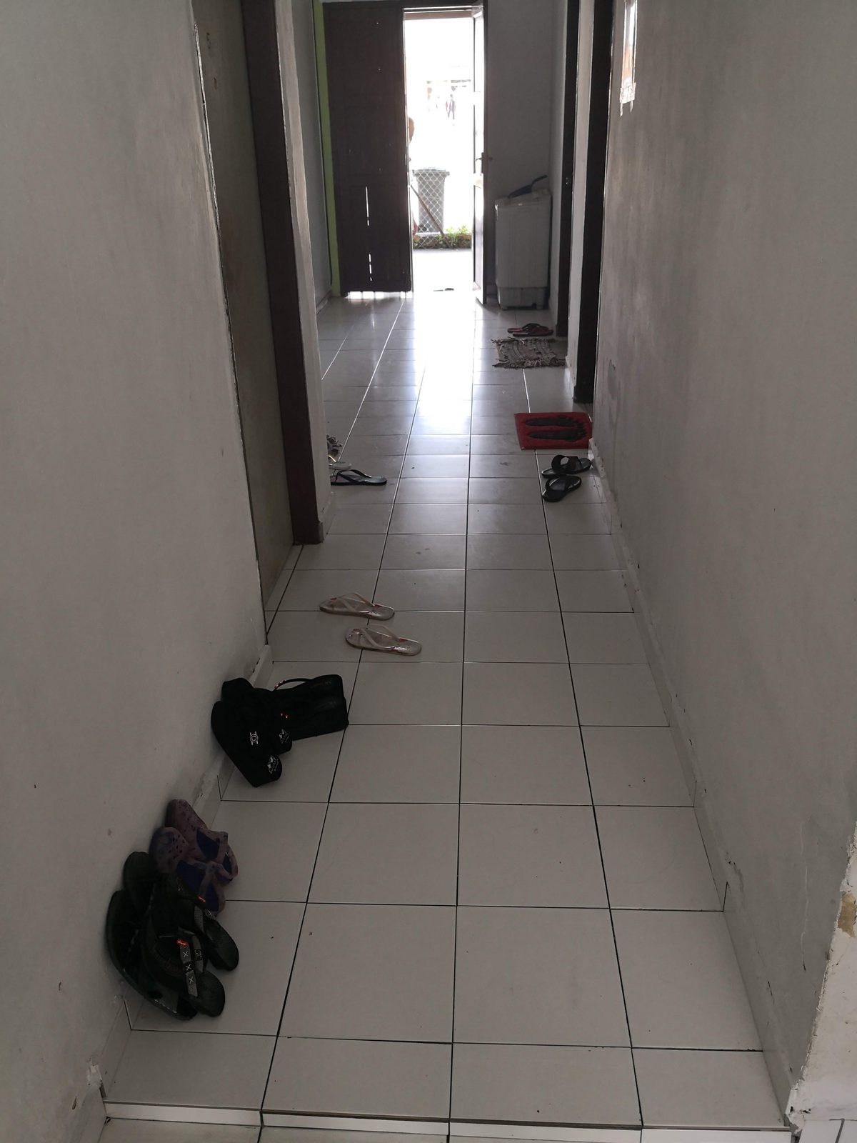 Koridor dalam House 16, Senai